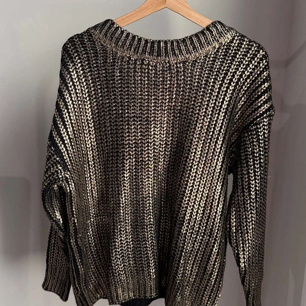 Chic Black and Gold V-Neck Sweater